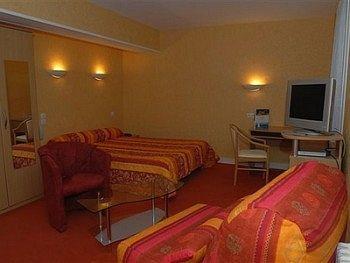 Pont-d'Ouilly Logis Hotel Restaurant Du Commerce מראה חיצוני תמונה