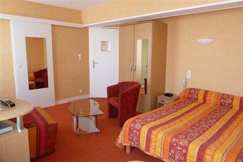 Pont-d'Ouilly Logis Hotel Restaurant Du Commerce מראה חיצוני תמונה