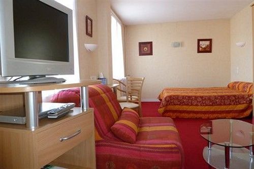 Pont-d'Ouilly Logis Hotel Restaurant Du Commerce מראה חיצוני תמונה
